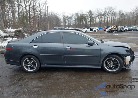 2007 Toyota Camry Se V6 z USA, uszkodzony, nr VIN 4T1BK46K17U556397